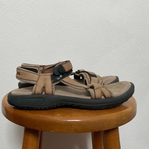 Teva Tan Waterproof Leather Adjustable Strap Sandals Size 9 Hiking Camping - Picture 1 of 5